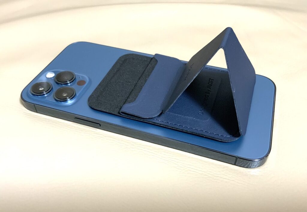 MOFTのスマホスタンド iPhone12専用Magsafe対応スタンドの画像