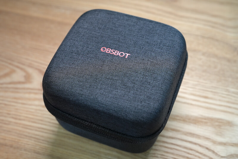 OBSBOT Tiny 4Kの外観と付属品